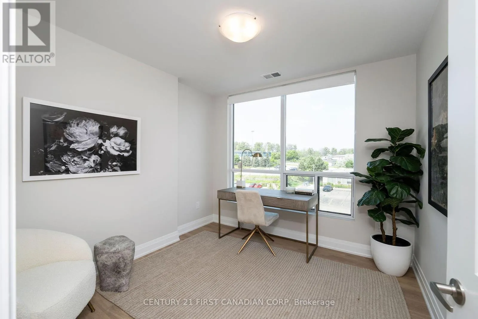 906 - 4286 KING STREET, #906