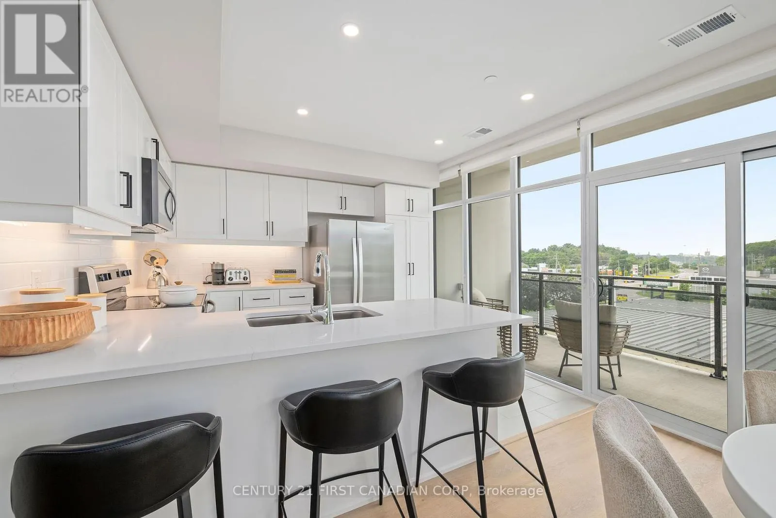 906 - 4286 KING STREET, #906