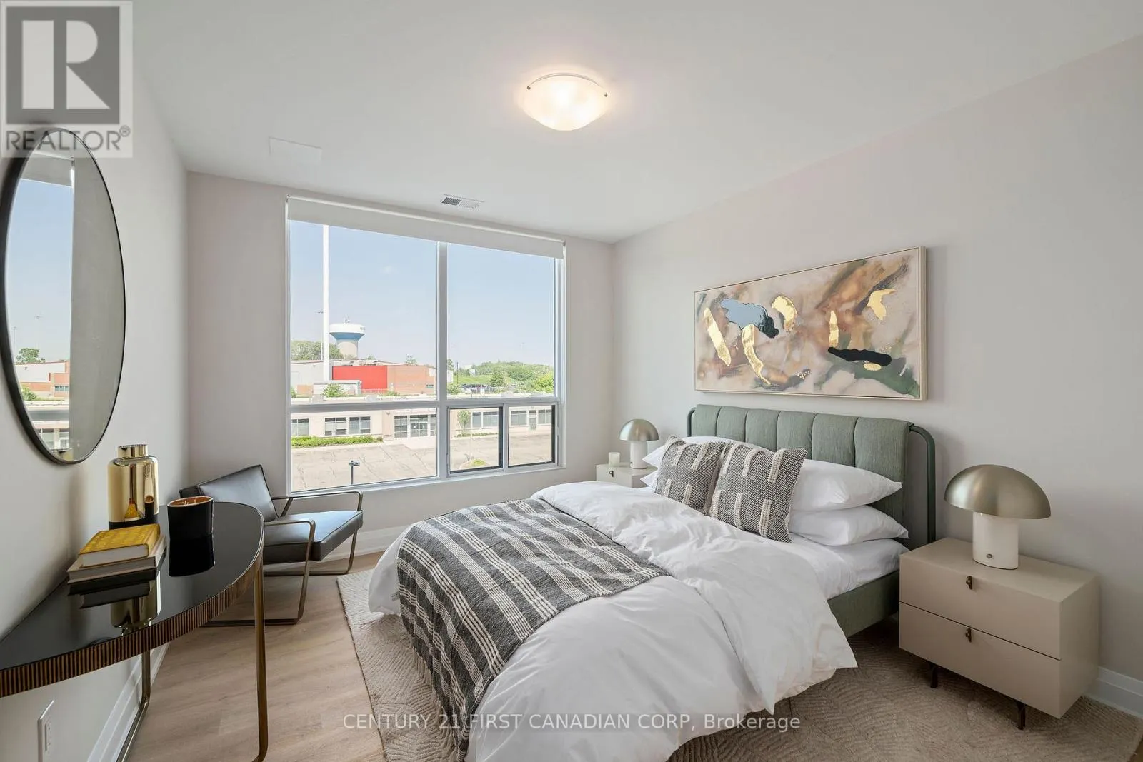 906 - 4286 KING STREET, #906