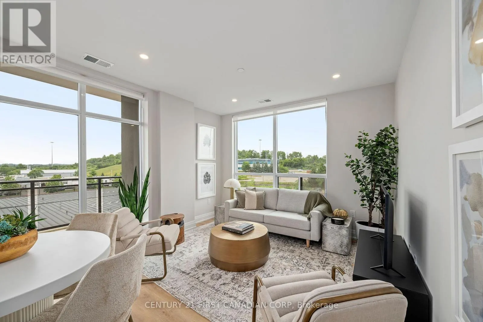 906 - 4286 KING STREET, #906