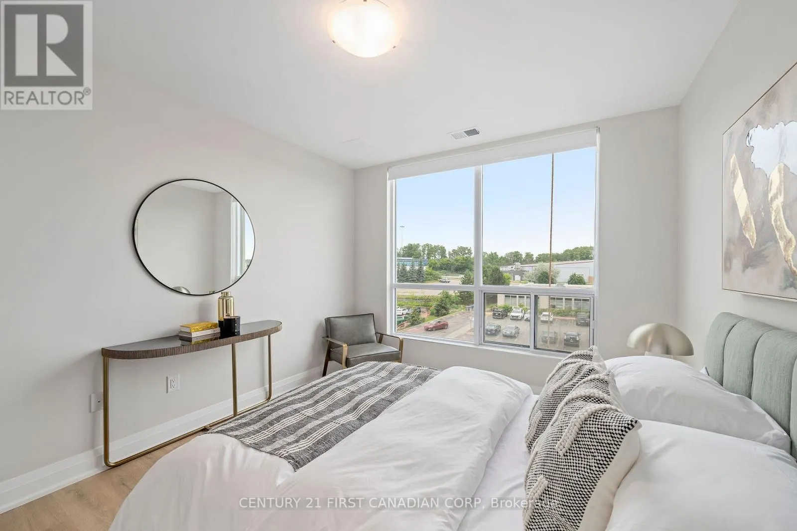 906 - 4286 KING STREET, #906