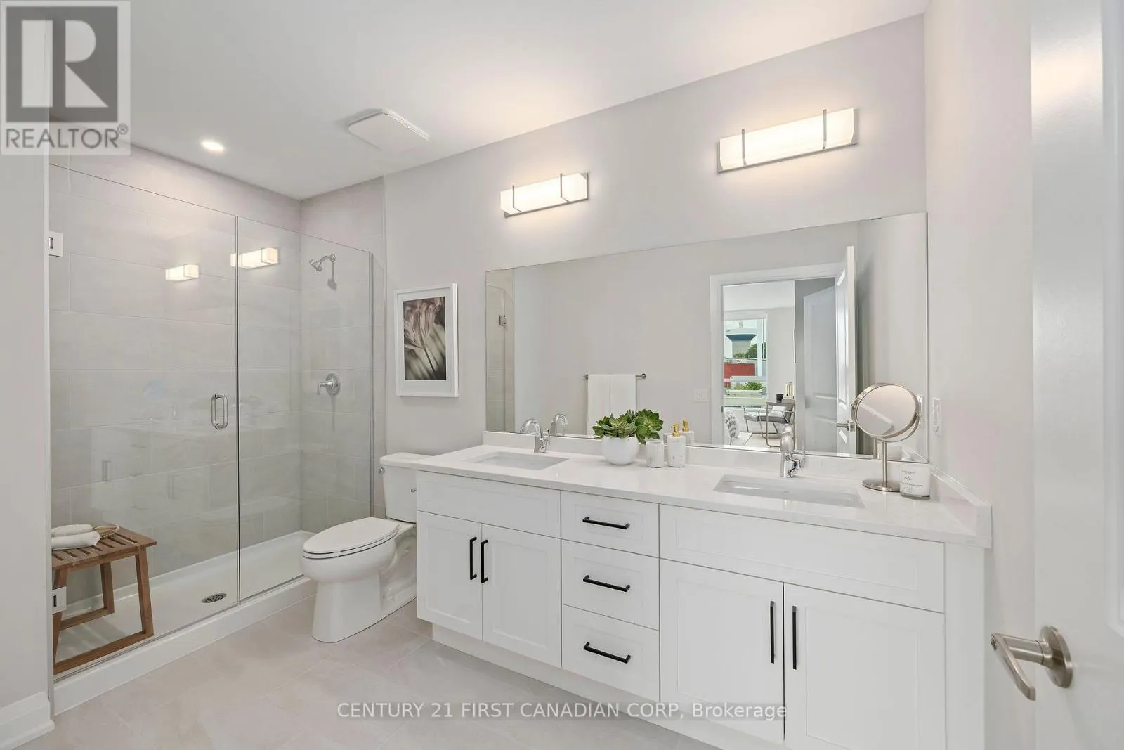 906 - 4286 KING STREET, #906