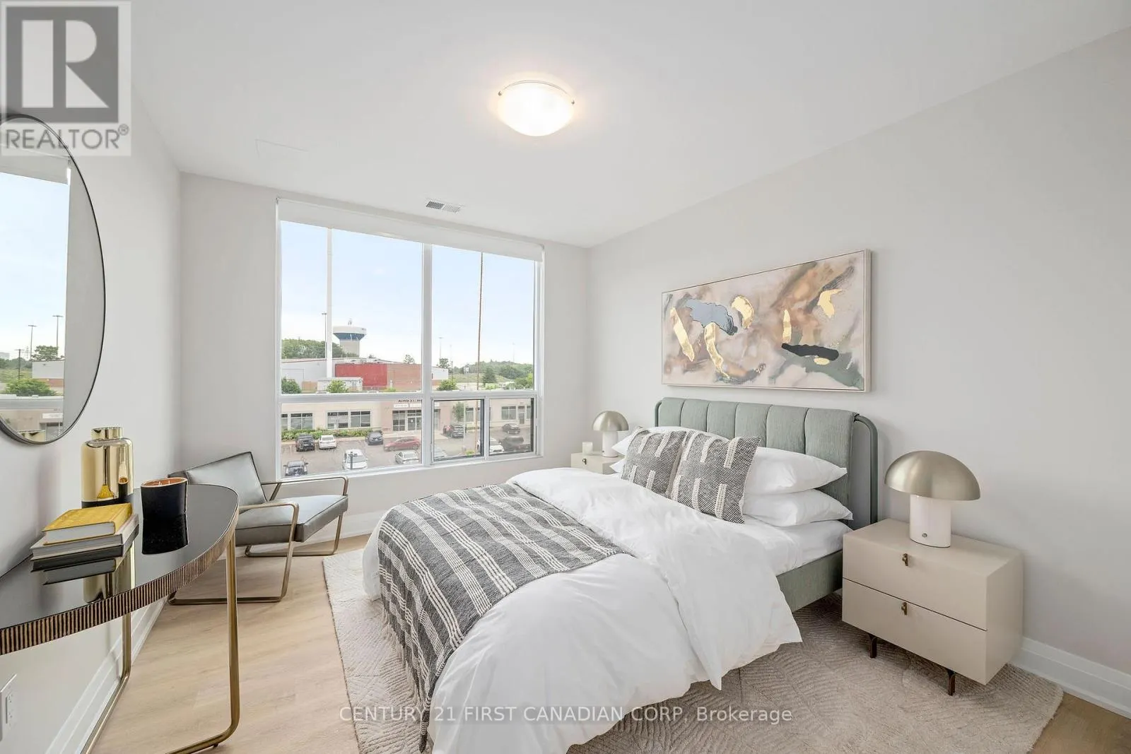 906 - 4286 KING STREET, #906