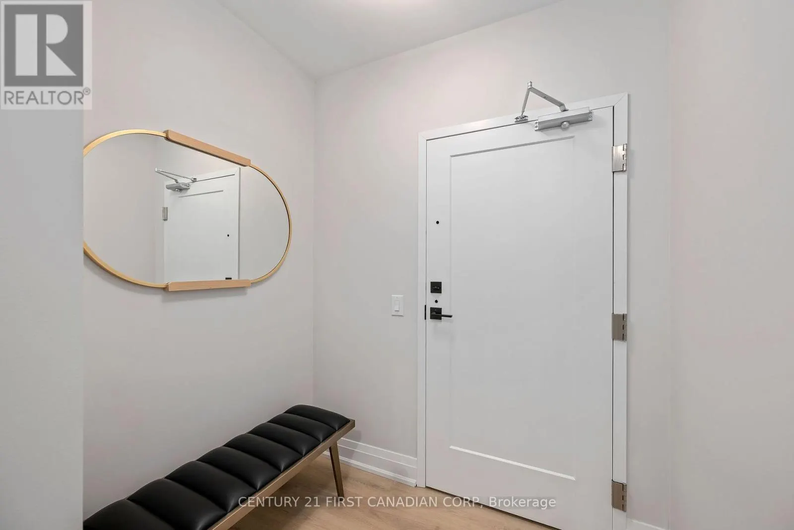 906 - 4286 KING STREET, #906
