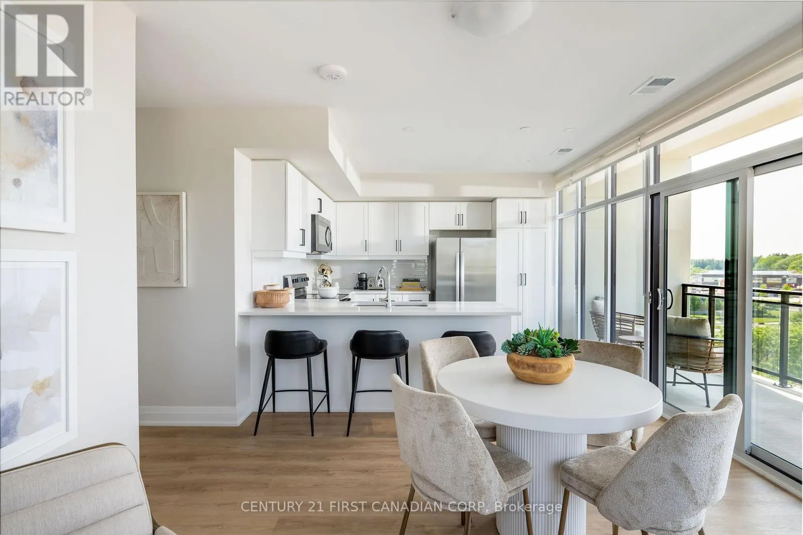 906 - 4286 KING STREET, #906