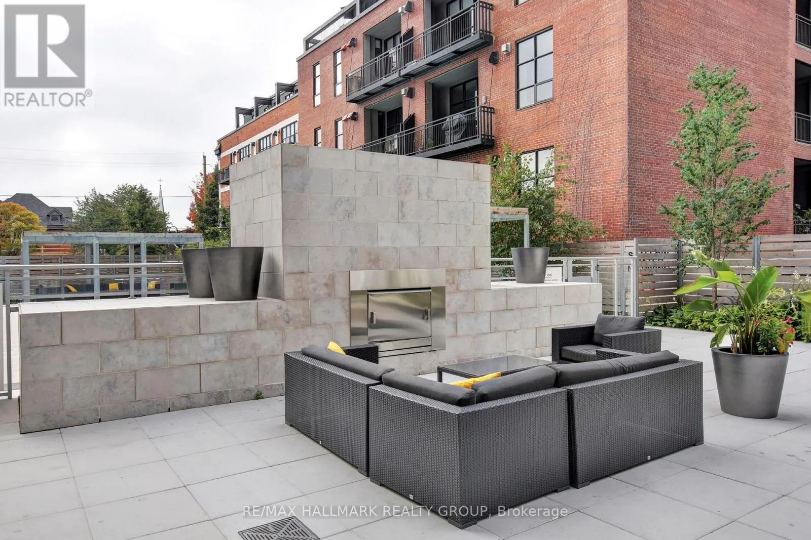 933 - 340 MCLEOD STREET