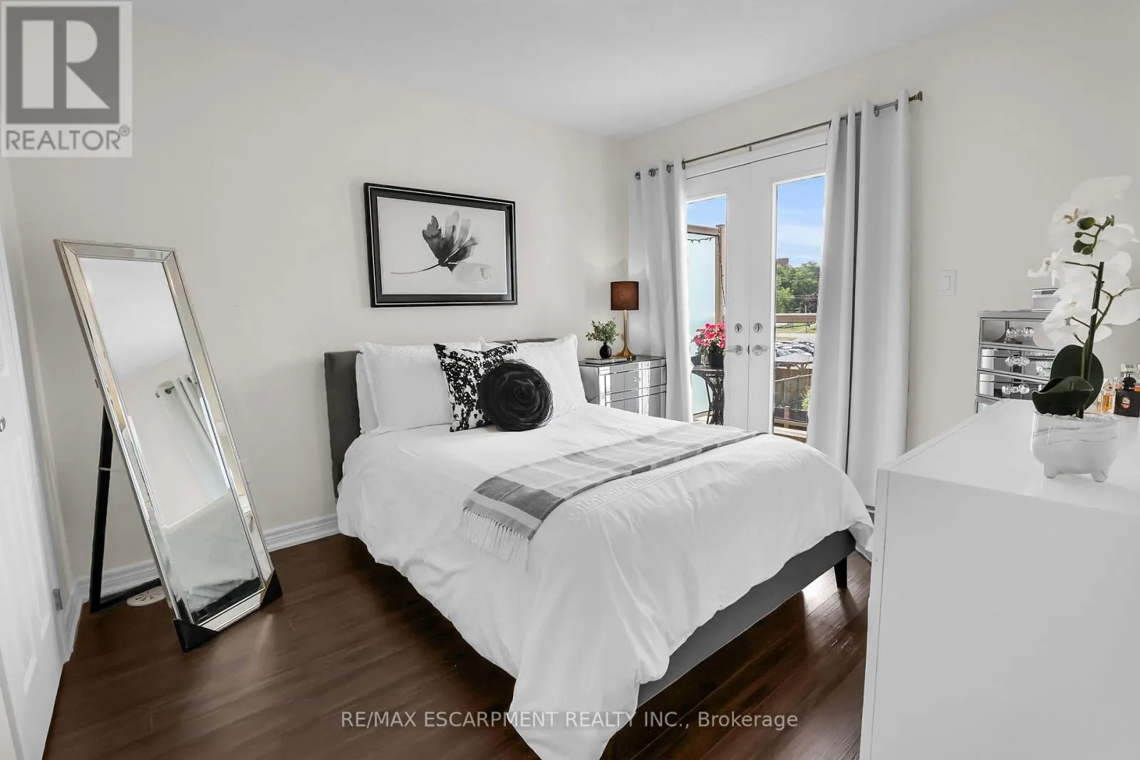 10 - 5016 SERENA DRIVE