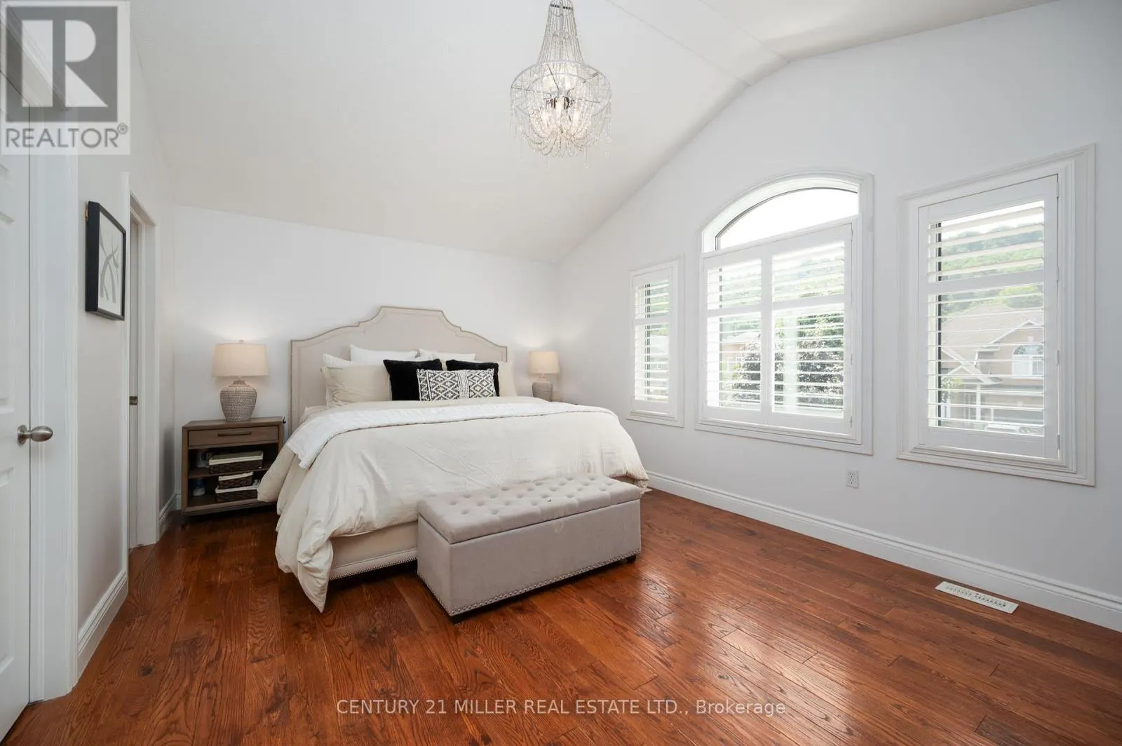 54 HICKORY CRESCENT