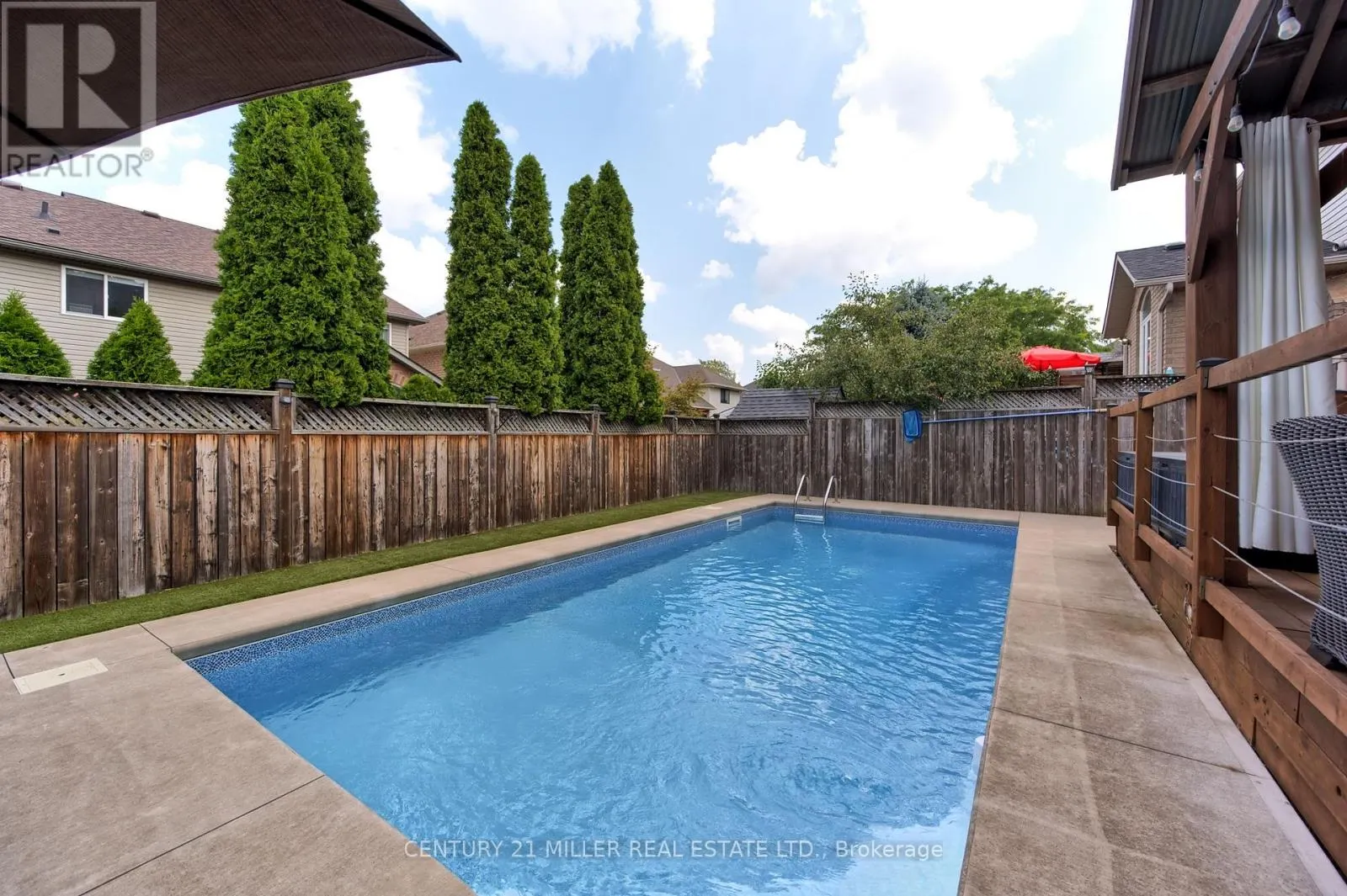 54 HICKORY CRESCENT