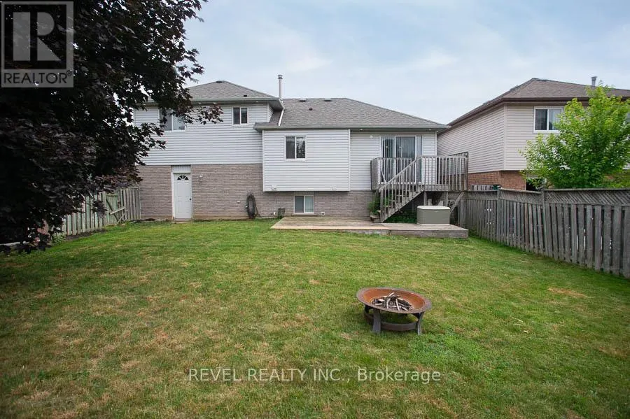 11 MAPLECREST LANE