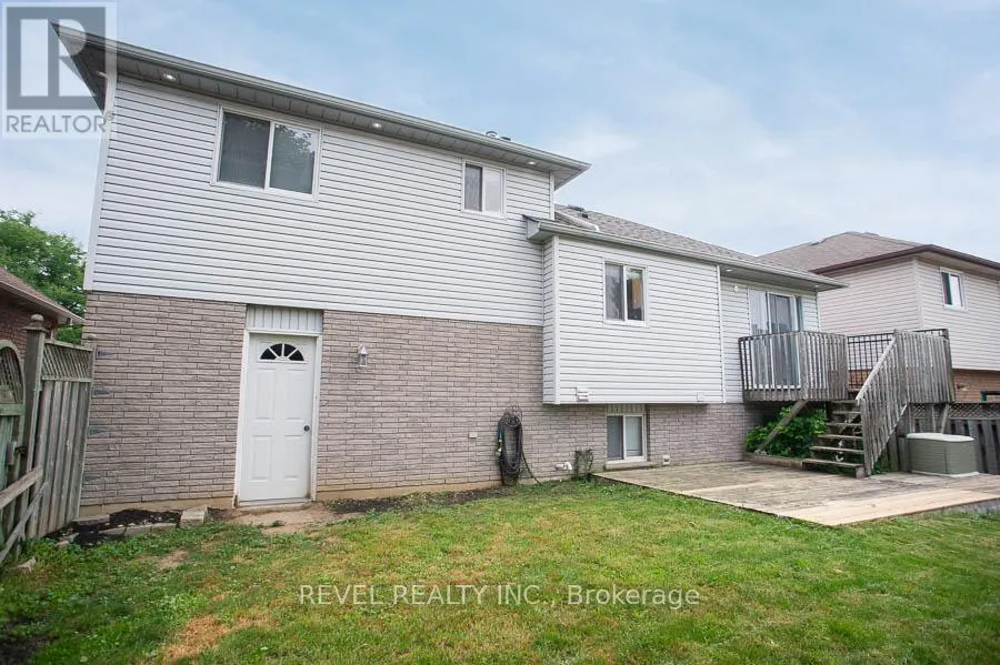 11 MAPLECREST LANE