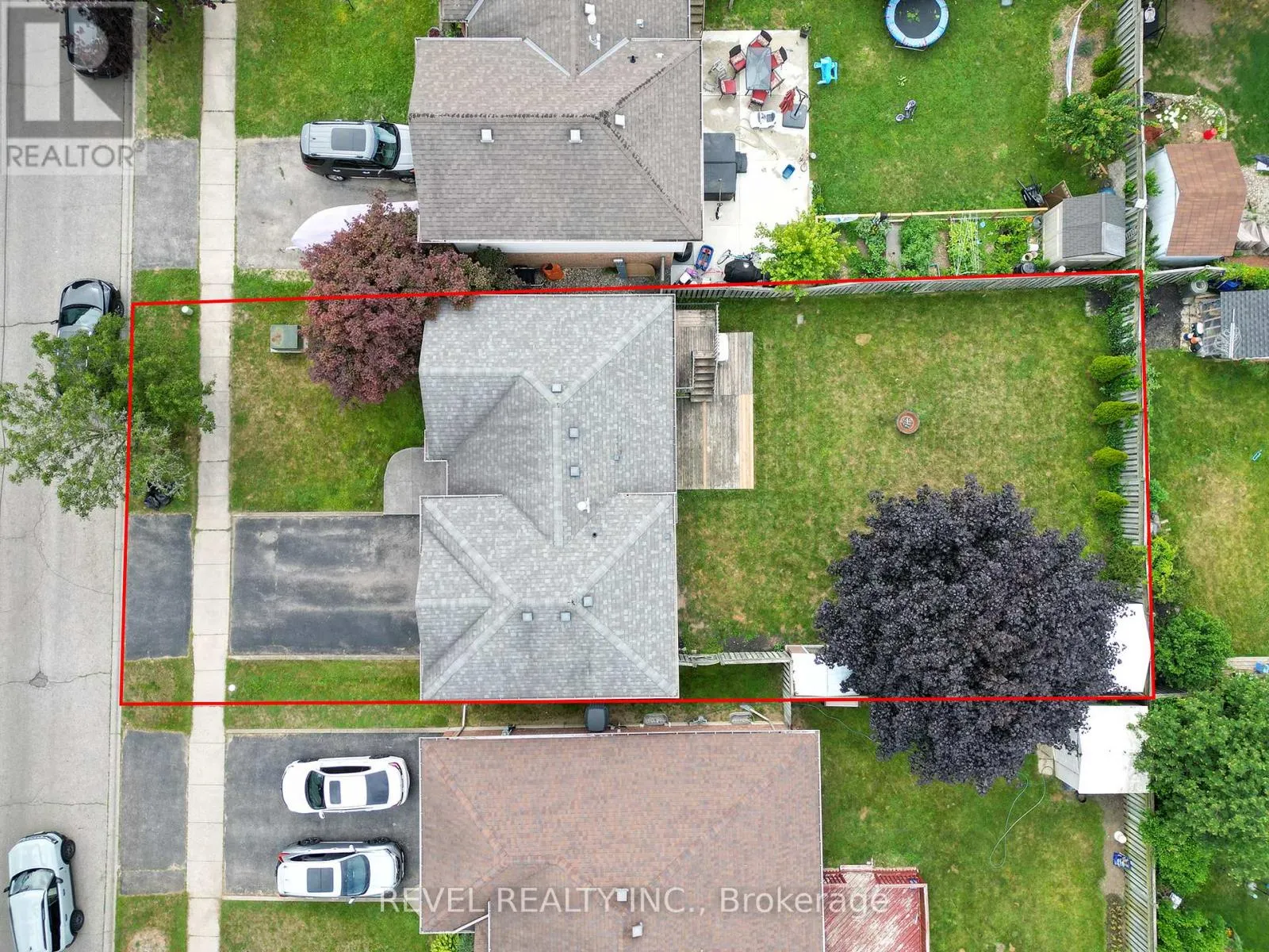 11 MAPLECREST LANE