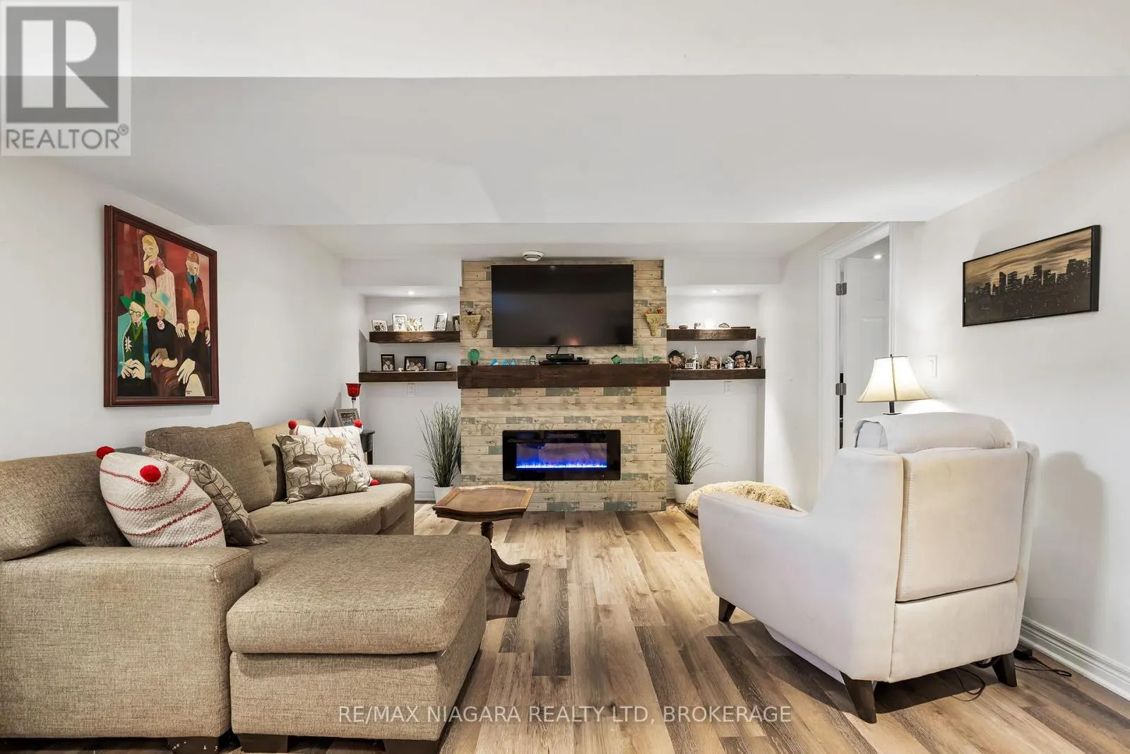 149 ROSELAWN CRESCENT