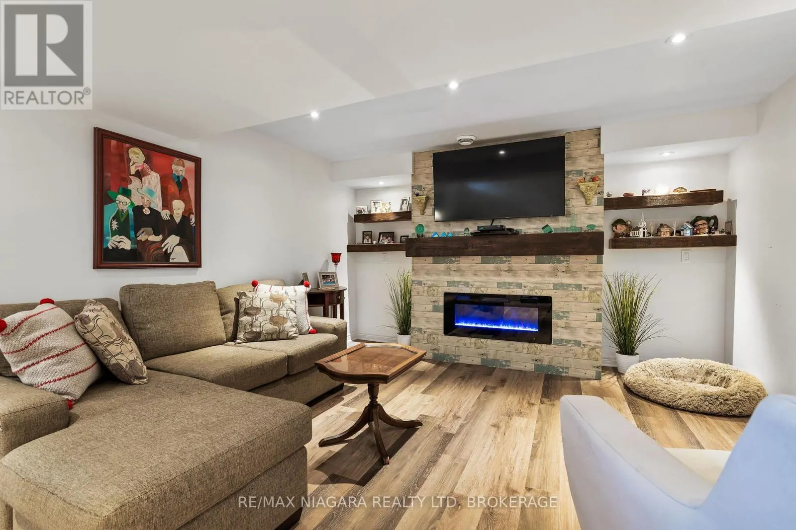 149 ROSELAWN CRESCENT