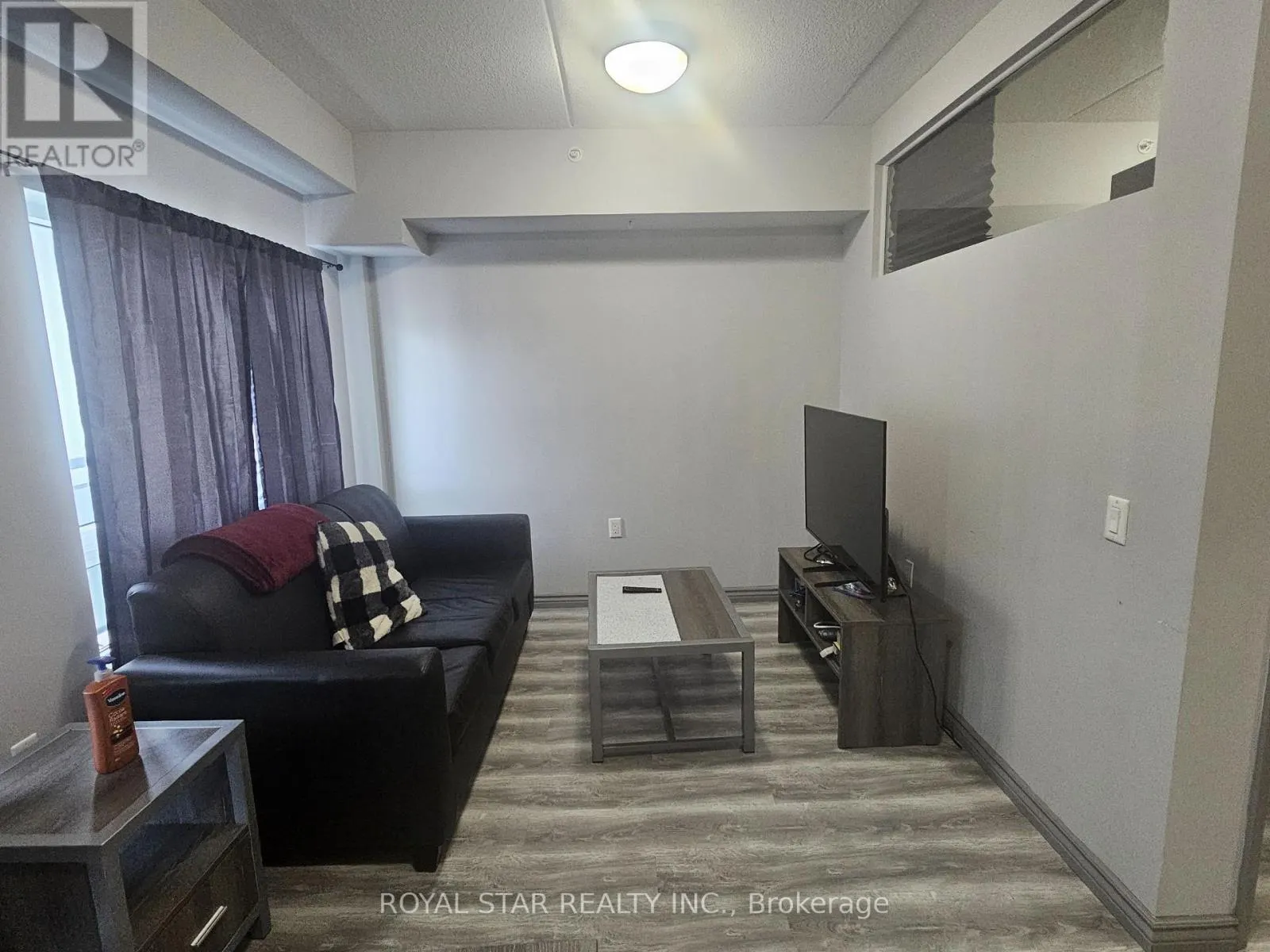 F411 - 275 LARCH STREET
