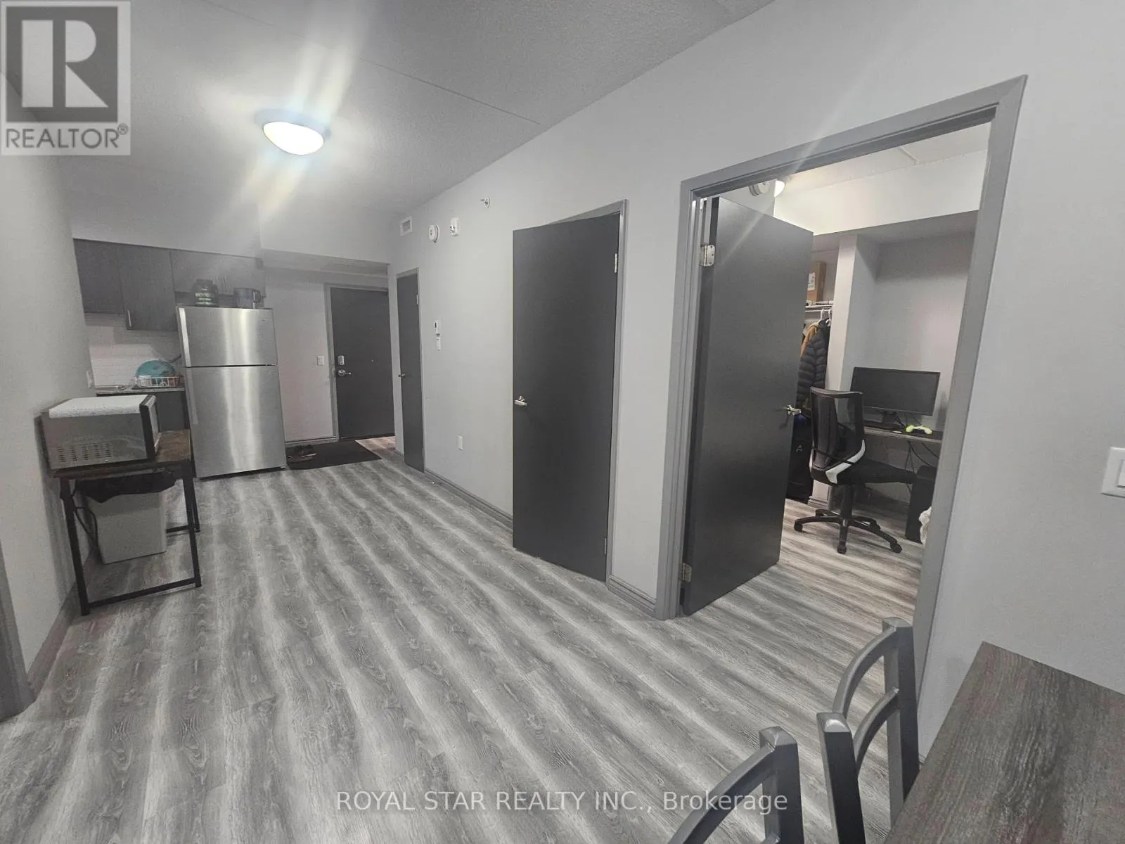 F411 - 275 LARCH STREET
