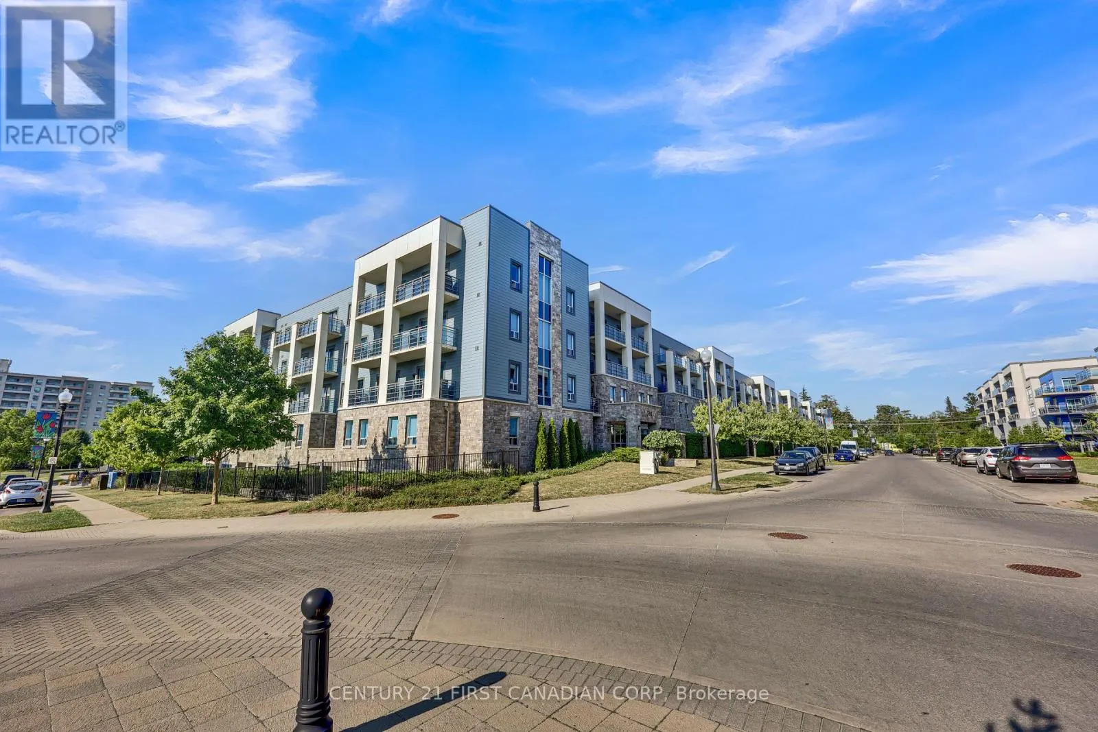 211 - 340 SUGARCREEK TRAIL, #211