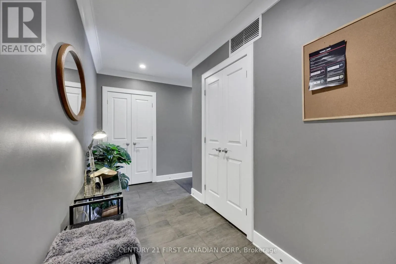 211 - 340 SUGARCREEK TRAIL, #211