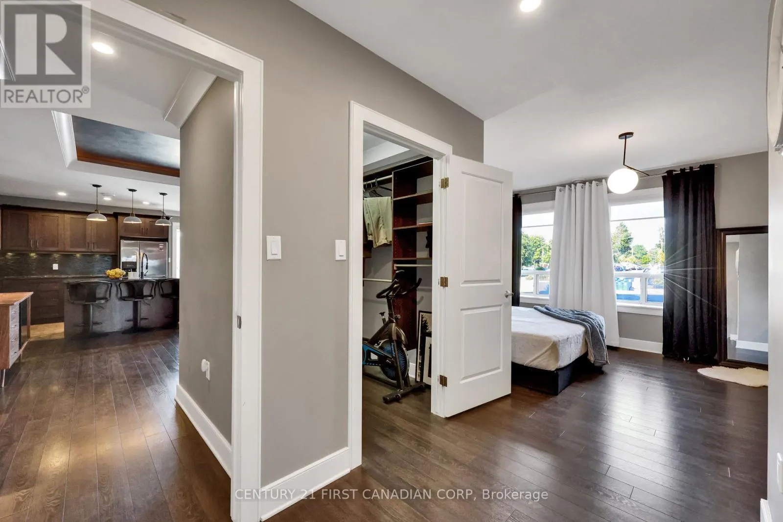 211 - 340 SUGARCREEK TRAIL, #211