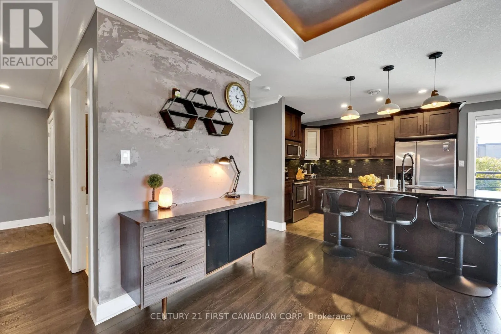 211 - 340 SUGARCREEK TRAIL, #211