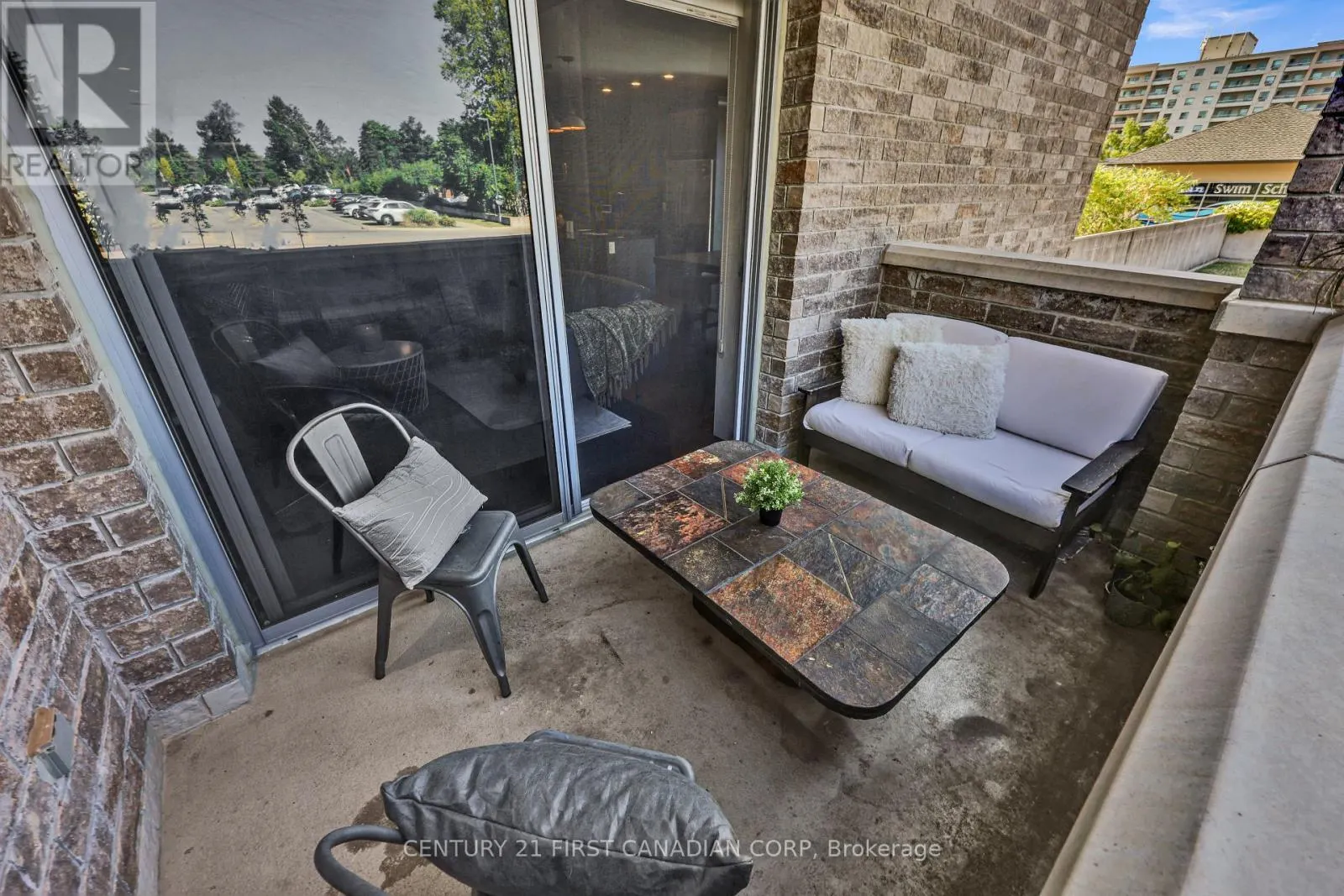 211 - 340 SUGARCREEK TRAIL, #211