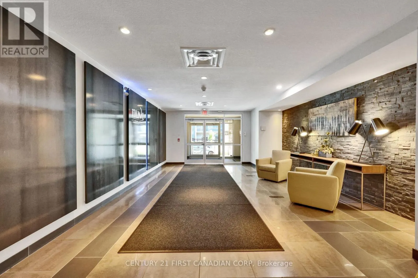 211 - 340 SUGARCREEK TRAIL, #211
