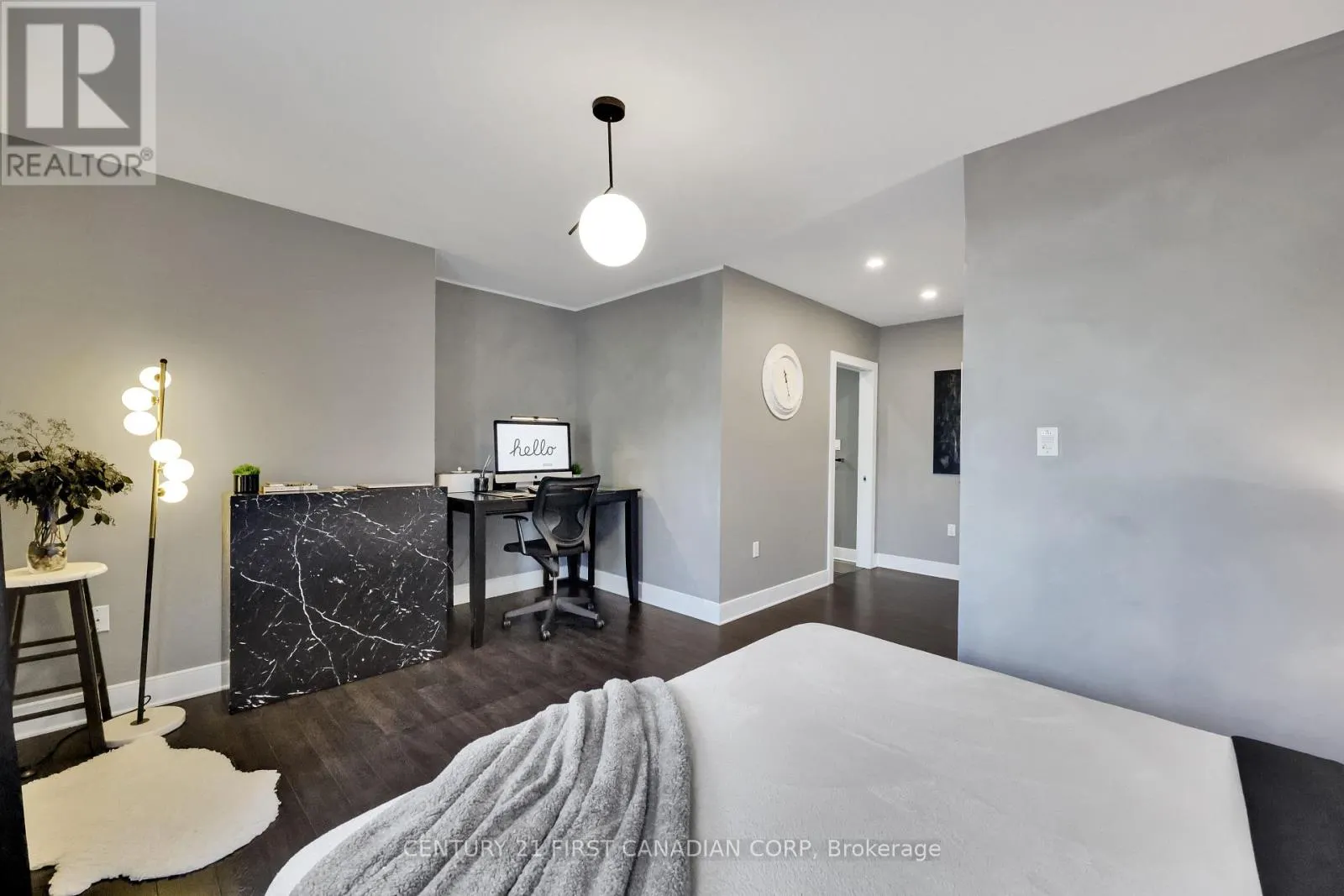 211 - 340 SUGARCREEK TRAIL, #211