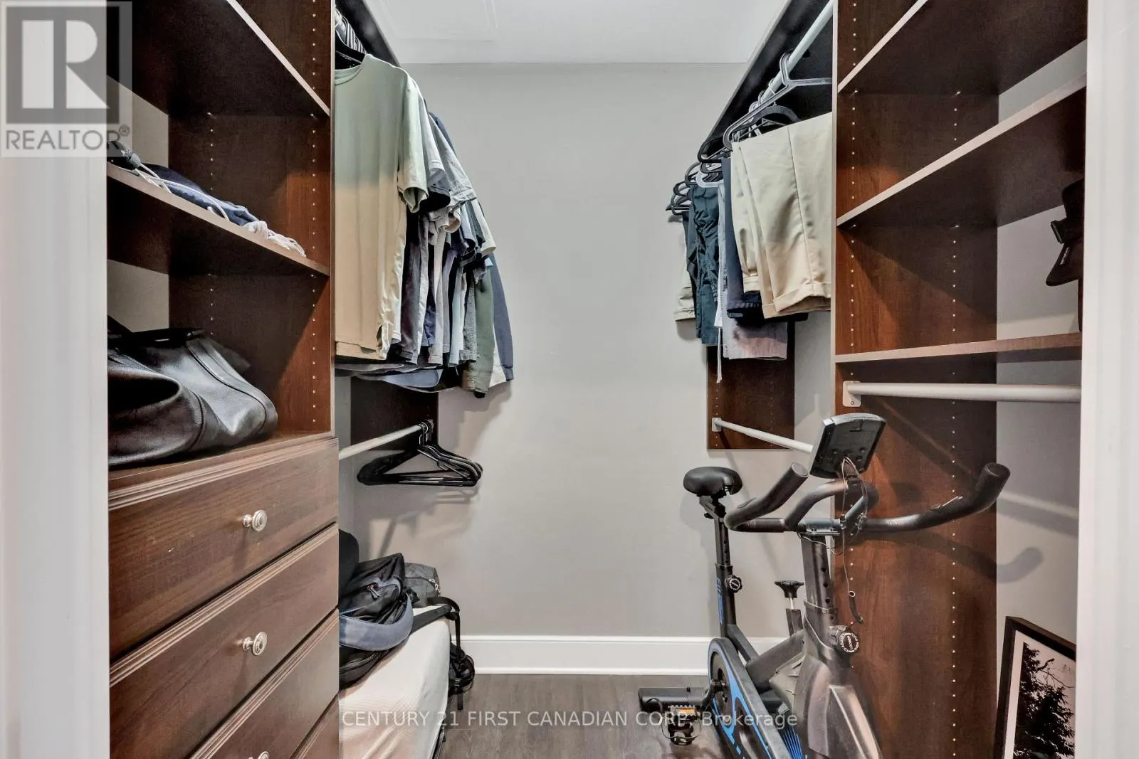 211 - 340 SUGARCREEK TRAIL, #211
