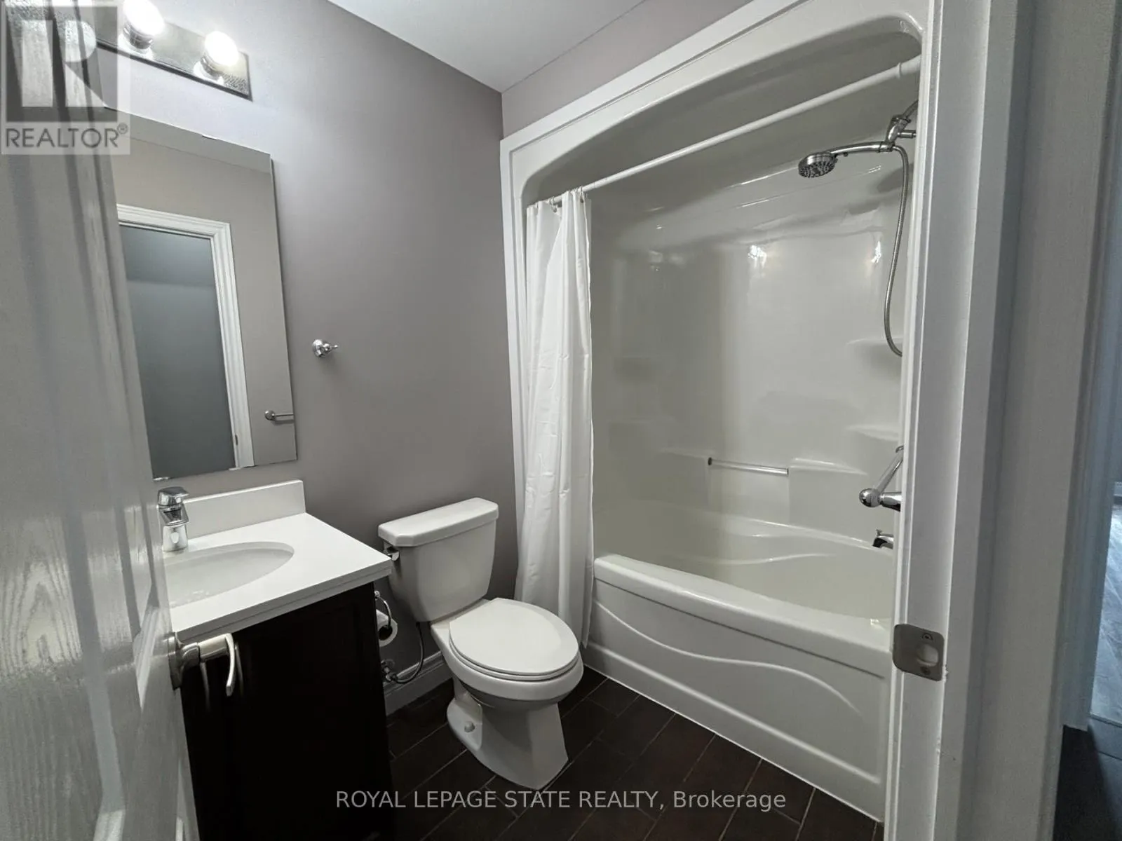 2 - 136 KING STREET W