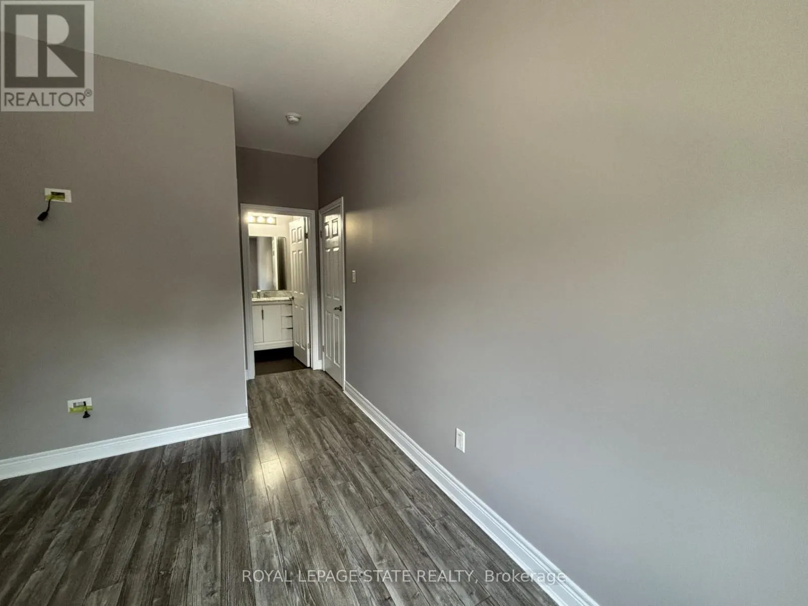 2 - 136 KING STREET W