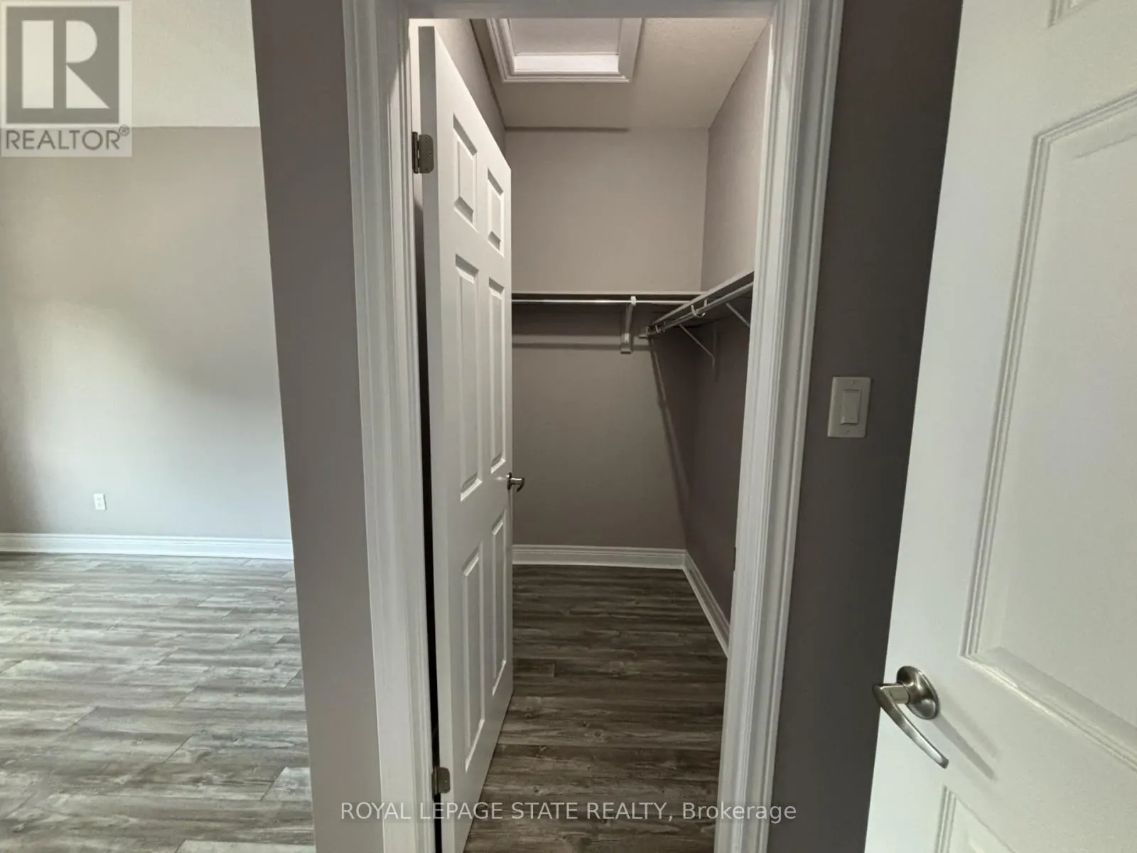 2 - 136 KING STREET W