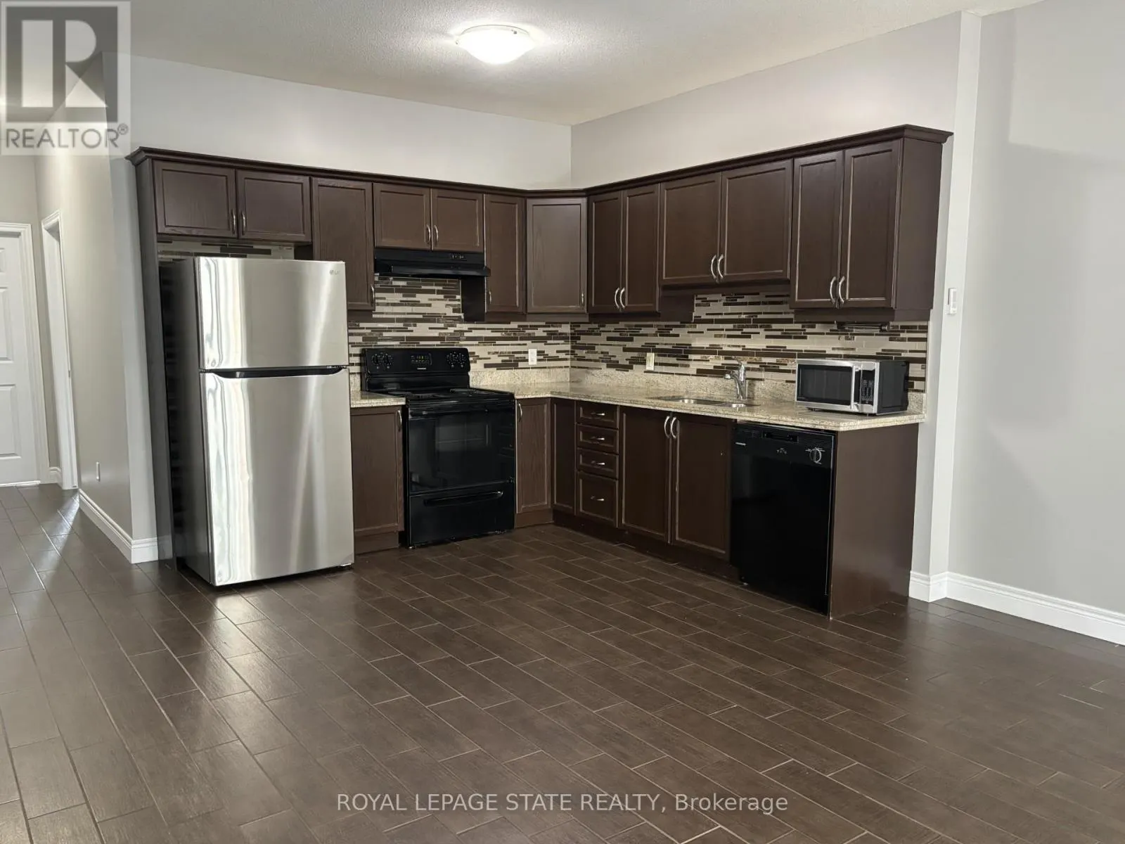 2 - 136 KING STREET W