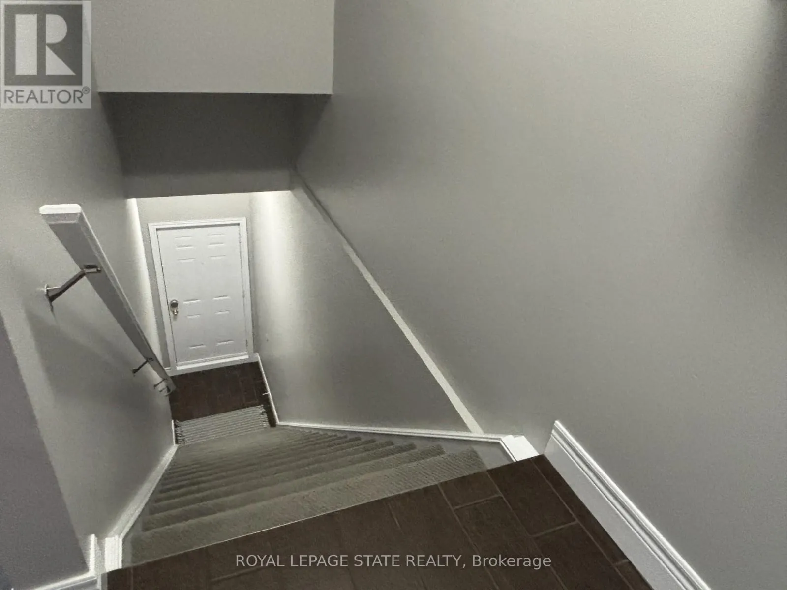 2 - 136 KING STREET W