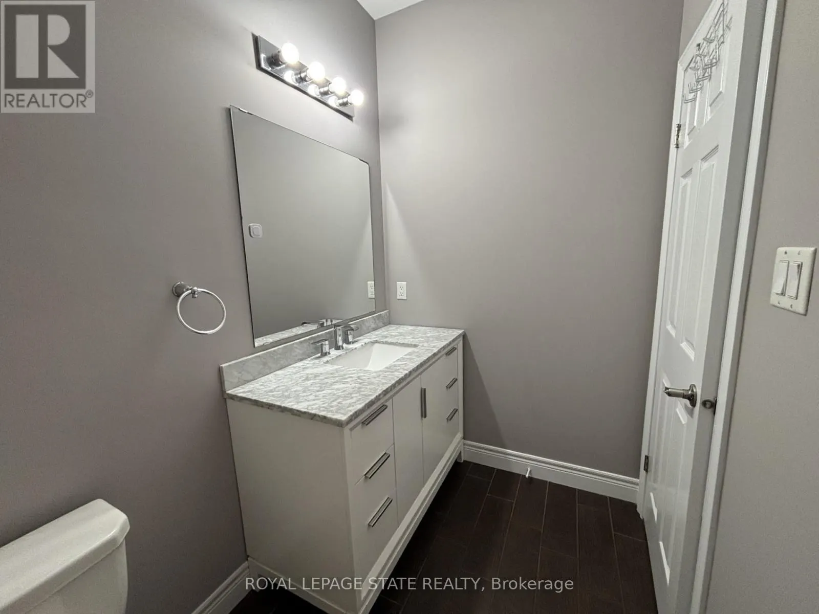 2 - 136 KING STREET W
