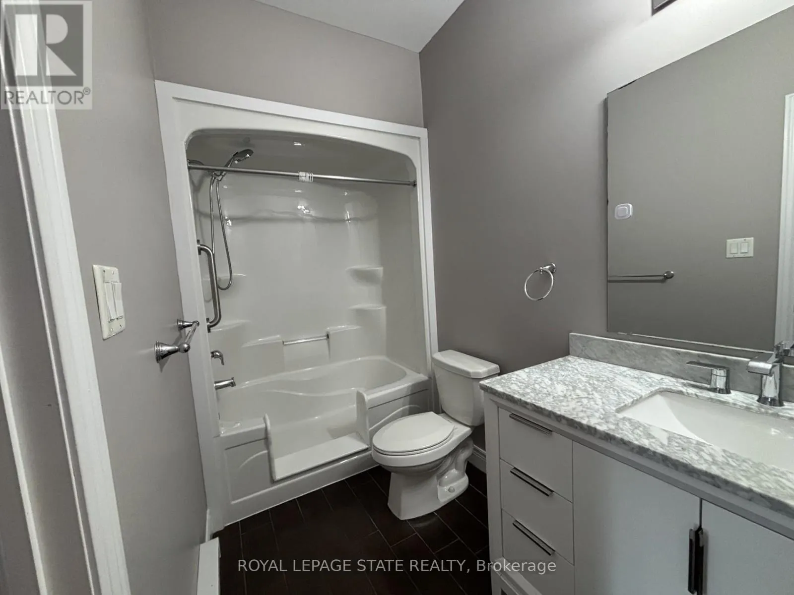 2 - 136 KING STREET W