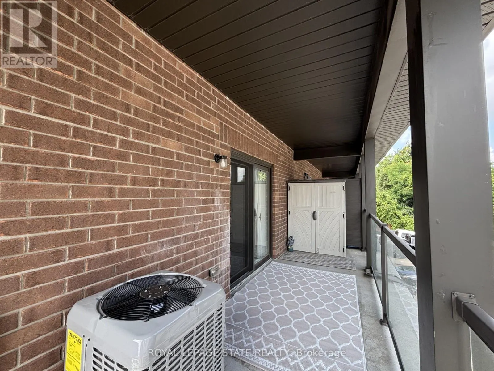2 - 136 KING STREET W