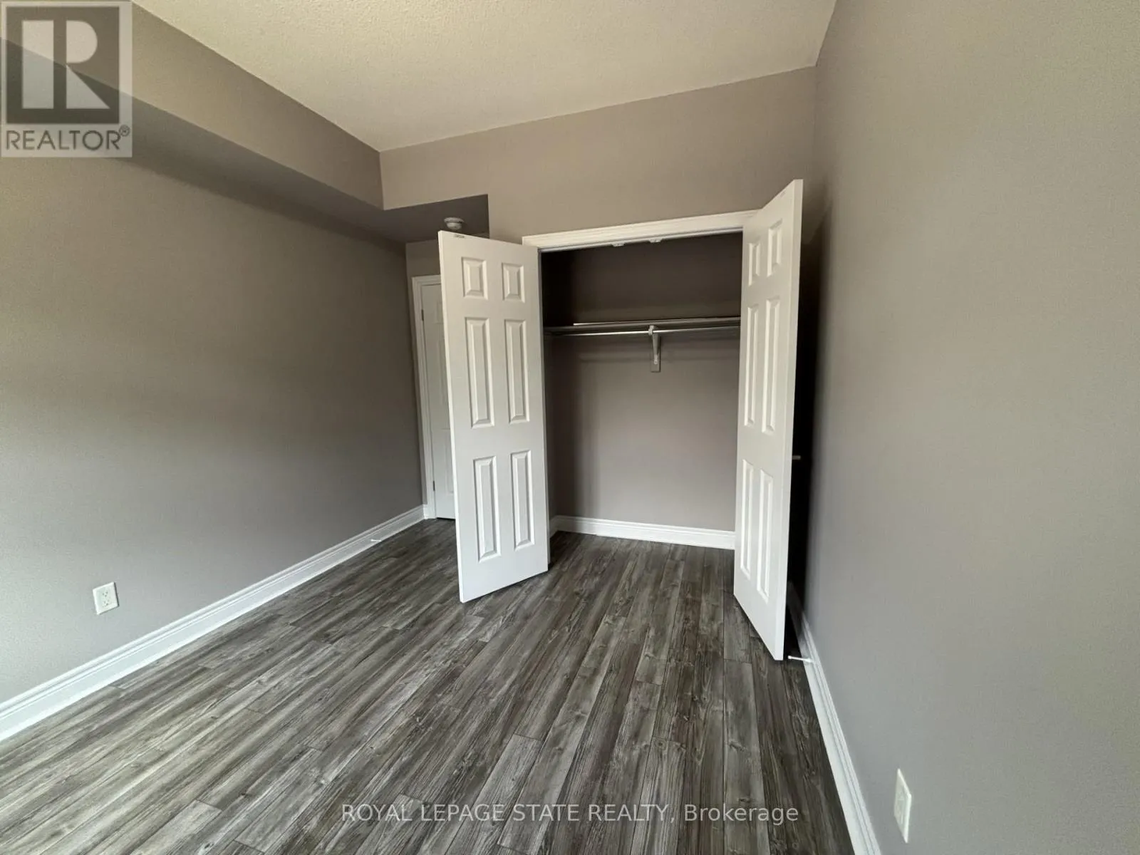 2 - 136 KING STREET W