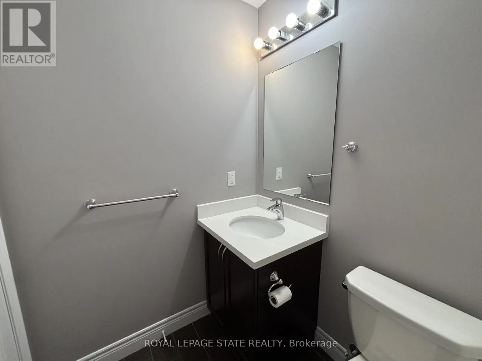 2 - 136 KING STREET W