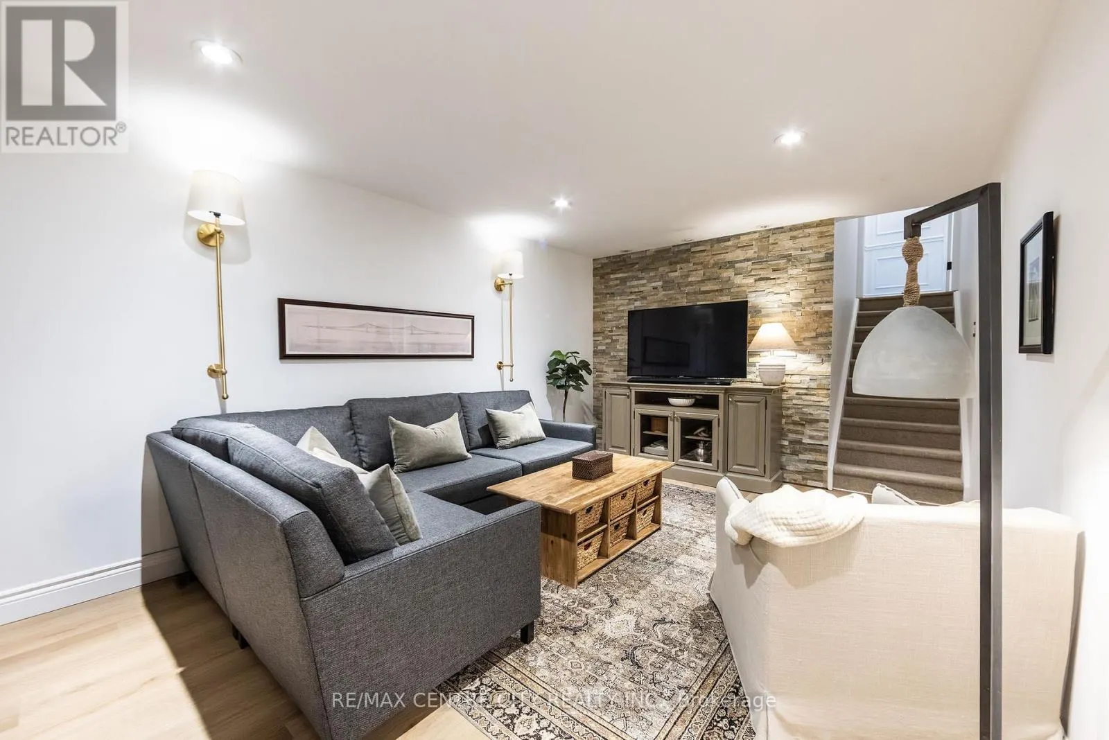 144 SPRINGFIELD CRESCENT