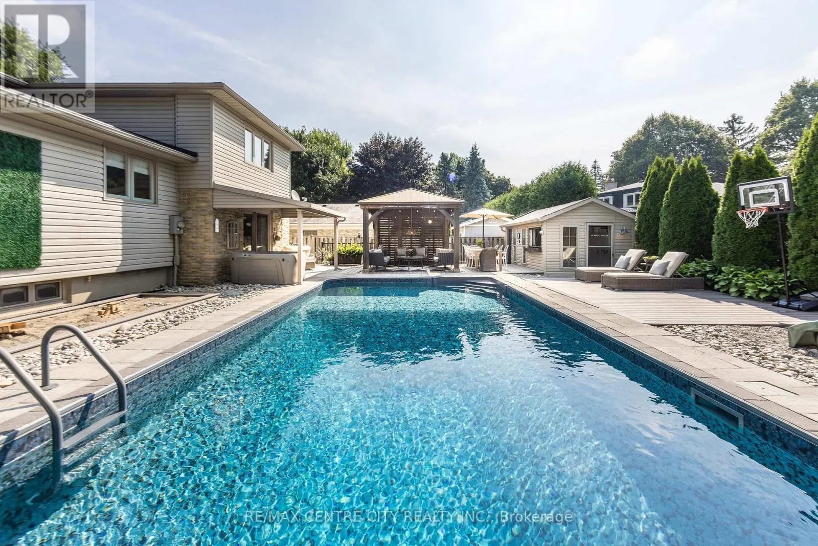144 SPRINGFIELD CRESCENT