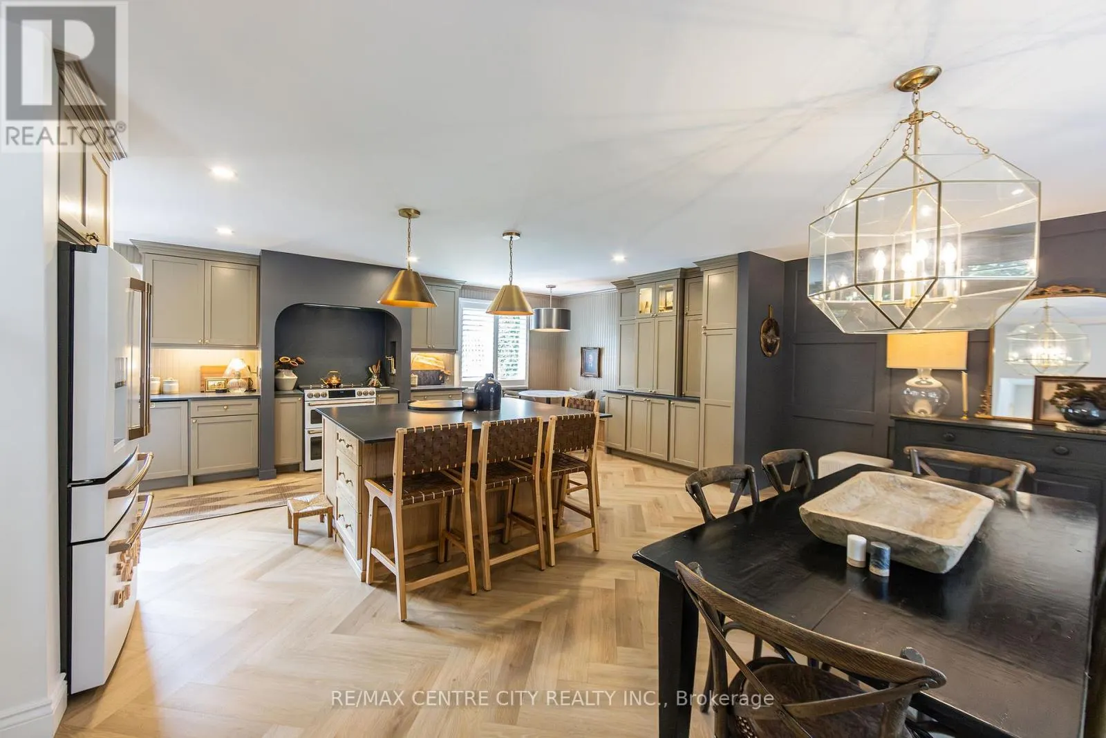 144 SPRINGFIELD CRESCENT