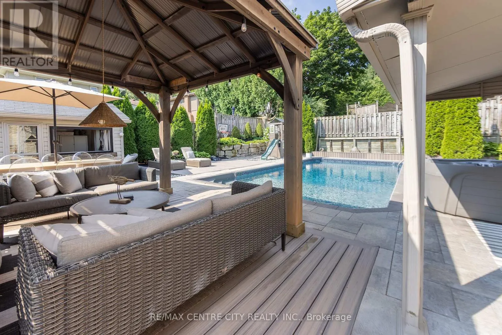 144 SPRINGFIELD CRESCENT