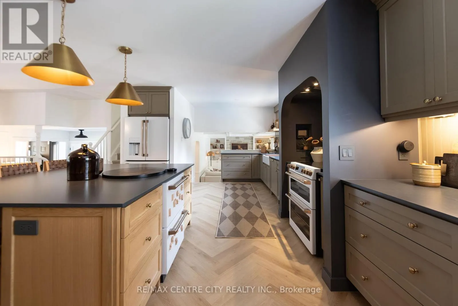 144 SPRINGFIELD CRESCENT