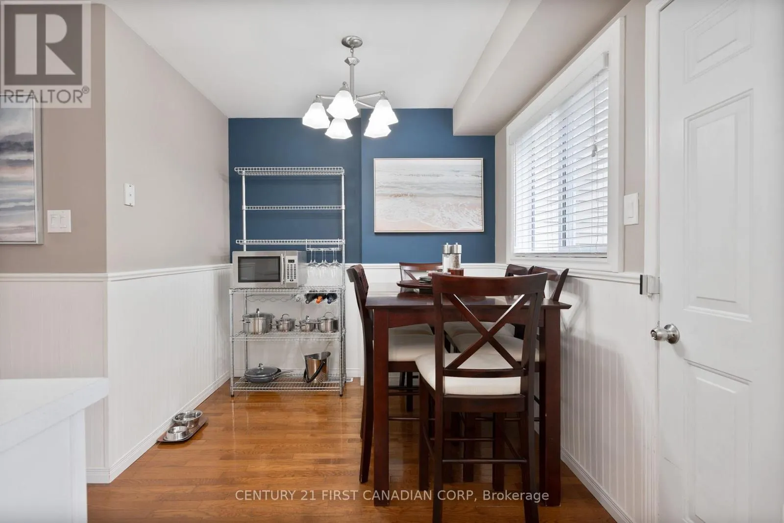 21 - 320 WESTMINSTER AVENUE, #21