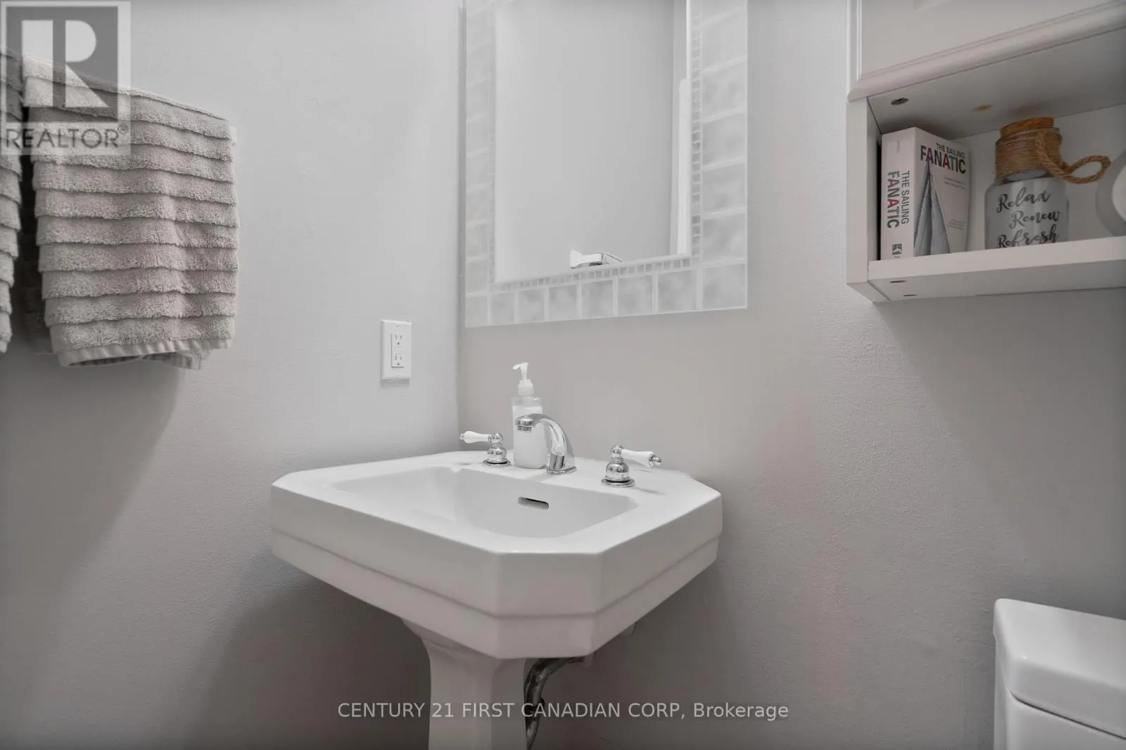 21 - 320 WESTMINSTER AVENUE, #21