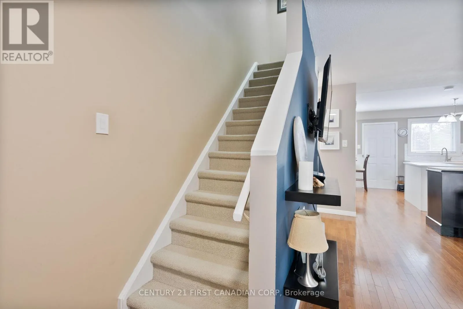 21 - 320 WESTMINSTER AVENUE, #21
