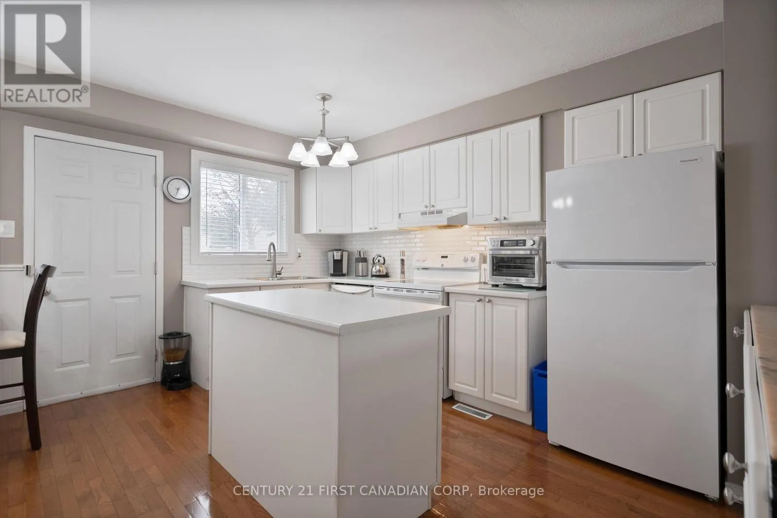 21 - 320 WESTMINSTER AVENUE, #21