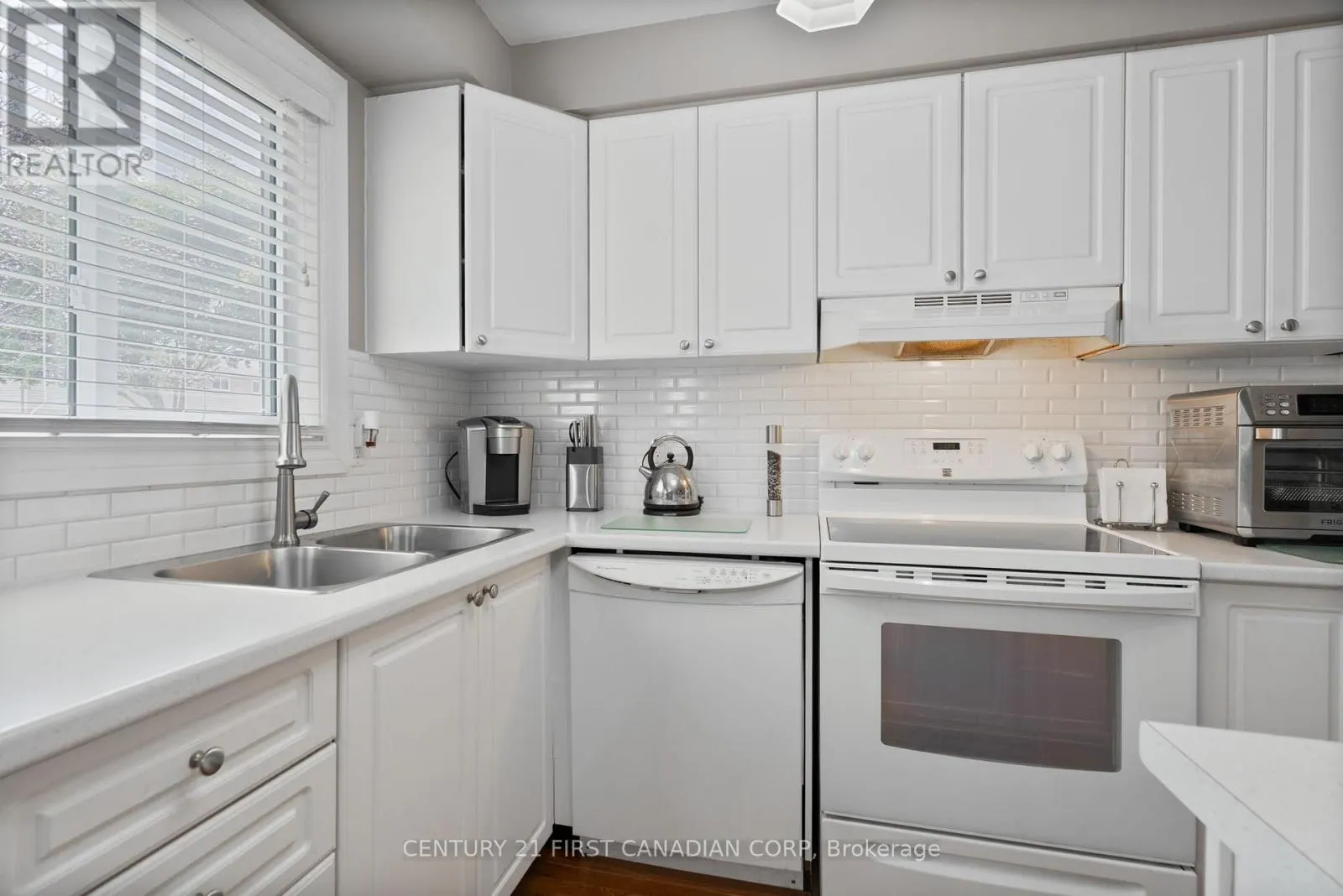 21 - 320 WESTMINSTER AVENUE, #21