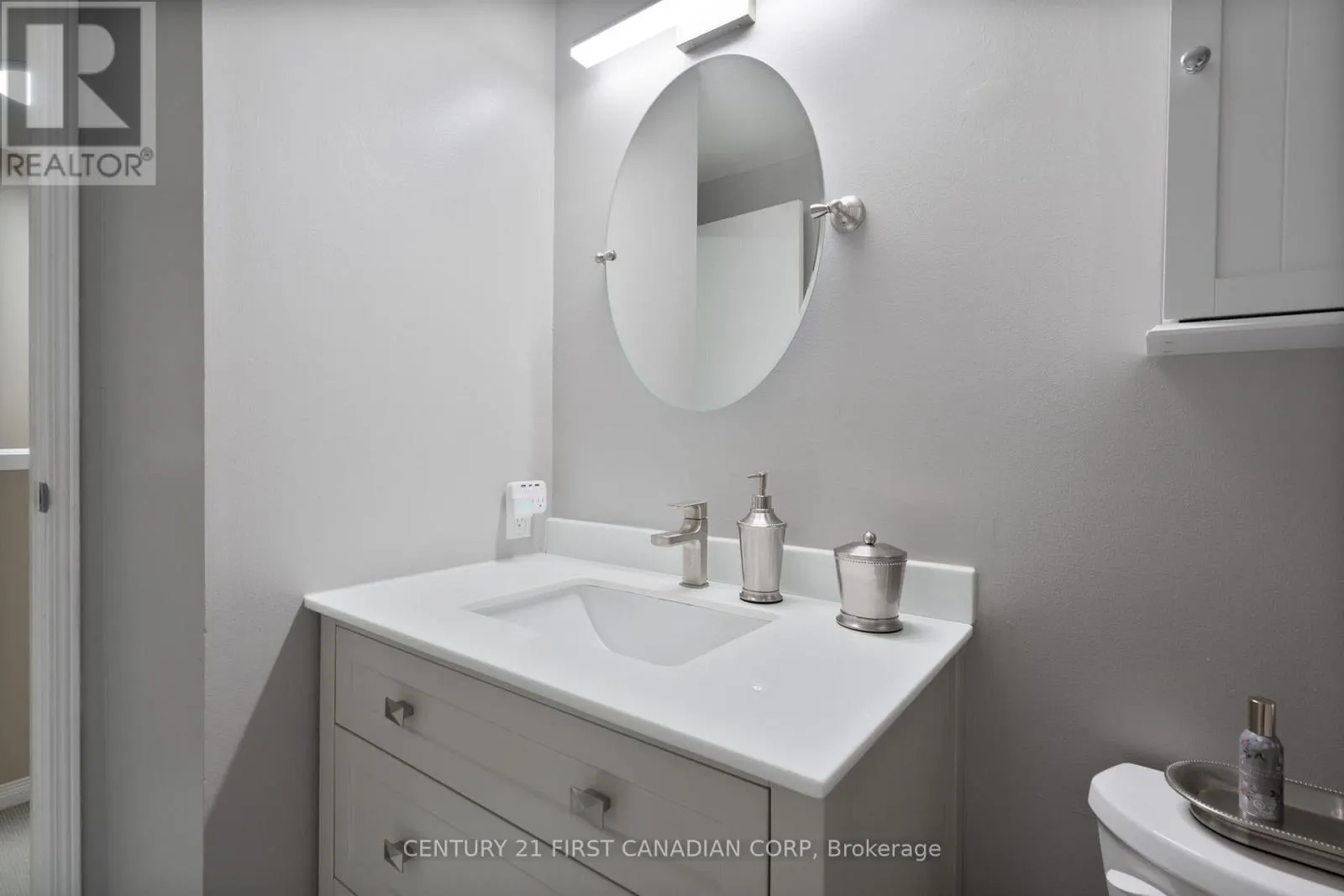 21 - 320 WESTMINSTER AVENUE, #21