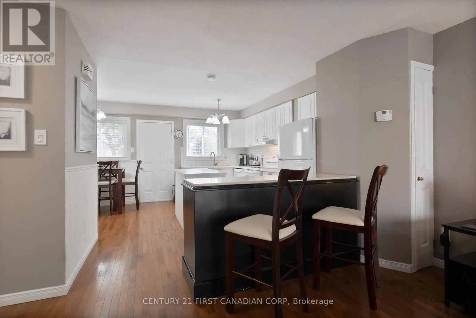 21 - 320 WESTMINSTER AVENUE, #21